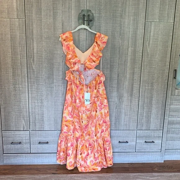 Zara Linen Ruffled Midi Dress‎ - Picture 4 of 17